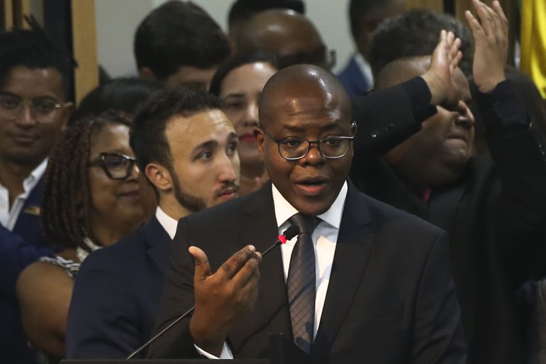 O ministro dos Direitos Humanos e da Cidadania, Silvio Almeida, assume o cargo em cerimônia no auditório do Ministério dos Direitos Humanos e da Cidadania (MDHC)