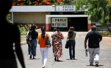Brasília (DF), 26/10/2025 - Candidatos comparecem a local de provas na Asa Norte para realização da Prova Nacional Docente. Foto: Marcelo Camargo/Agência Brasil