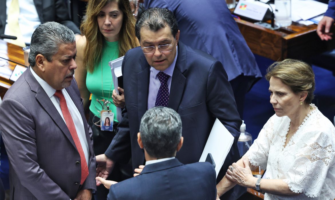 Antônio Cruz/Agência Brasil Brasília (DF), 12/12/2024 - O senador Eduardo Braga durante sessão do Senado Federal deliberativa extraordinária. Foto: Antônio Cruz/Agência Brasil