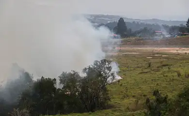 São Paulo (SP) 24/08/2024 - Foco de incêndio próximo a rodovia presidente Castelo Branco, o governo de São Paulo cria gabinete de crise para combate a incêndios
Estradas são interditadas e 30 municípios estão em alerta máximo
Foto: Paulo Pinto/Agência Brasil