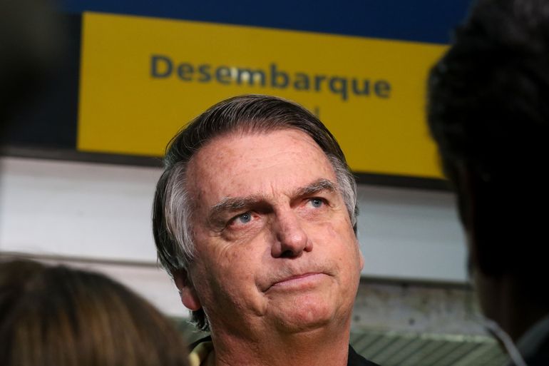 Rio de Janeiro (RJ), 29/06/2023 - O ex-presidente Jair Bolsonaro desembarca no aeroporto Santos Dumont e fala sobre o julgamento no TSE que pode torná-lo inelegível. Foto:Tânia Rêgo/Agência Brasil