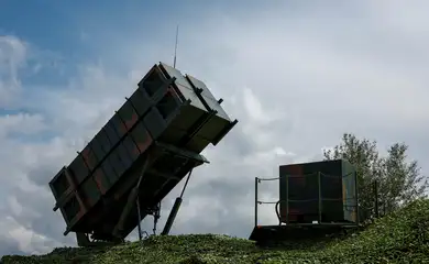 Lançador do sistema de defesa aérea Patriot é visto em solo em local não divulgado na Ucrânia
04/08/2024
REUTERS/Valentyn Ogirenko