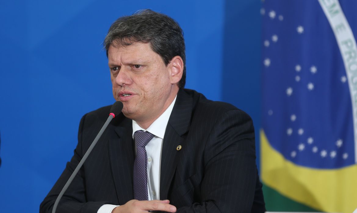 O ministro da Infraestrutura, Tarcísio Gomes de Freitas , durante a coletiva de imprensa no Palácio do Planalto, sobre as ações de enfrentamento no combate ao coronavírus