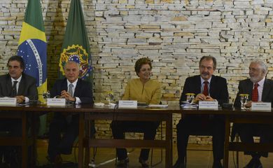 Presidenta Dilma Rousseff faz a primeira reunião ministerial do segundo mandato na Granja do Torto (José Cruz/Agência Brasil)