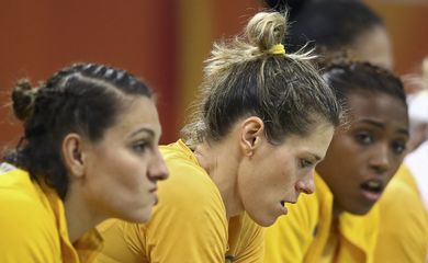 Brasil perde para Holanda e fica fora da disputa por medalhas no handebol feminino