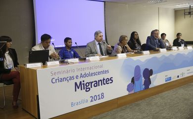 Secretário Nacional dos Direitos da Criança e do Adolescente do Ministério dos Direitos Humanos, Luiz Carlos Martins Alves, fala durante a abertura do Seminário Crianças e Adolescentes Migrantes.