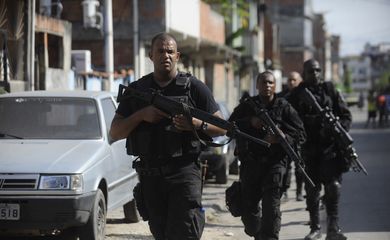 Rio de Janeiro- As forças de segurança estadual e federal ocuparam em cerca de 15 minutos o Complexo de Favelas da Maré, em operação iniciada às 5h (Tânia Rêgo/Agência Brasil)
