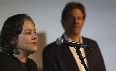 A futura Procuradora-geral da Fazenda Nacional (PGFN), Anelize Lenzi ,fala à imprensa no CCBB