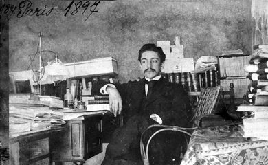  Oswaldo Cruz em seu apartamento em Paris, na época em que estudou no Instituto Pasteur