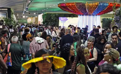 Belém (PA), 11/11/2025 - Pessoas na área da Green Zone (Área Verde), na COP30. Foto: Bruno Peres/Agência Brasil