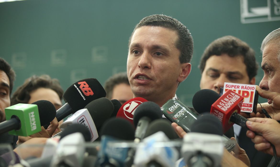 Brasília - O relator do Conselho de Ética que investigará Eduardo Cunha, Deputado Fausto Pinato, fala a imprensa (Thyago Marcel/Câmara dos Deputados)