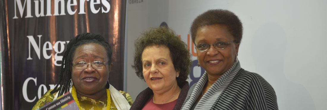 Brasília – As ministras da Secretaria Especial de Políticas para as Mulheres, Eleonora Menicucci, e da Secretaria Especial de Políticas de Promoção da Igualdade Racial, Luiza Bairros, participam da entrega do Prêmio Mulheres Negras Contam sua História. Na Brasília – As ministras da Secretaria Especial de Políticas para as Mulheres, Eleonora Menicucci, e da Secretaria Especial de Políticas de Promoção da Igualdade Racial, Luiza Bairros, participam da entrega do Prêmio Mulheres Negras Contam sua História. Na