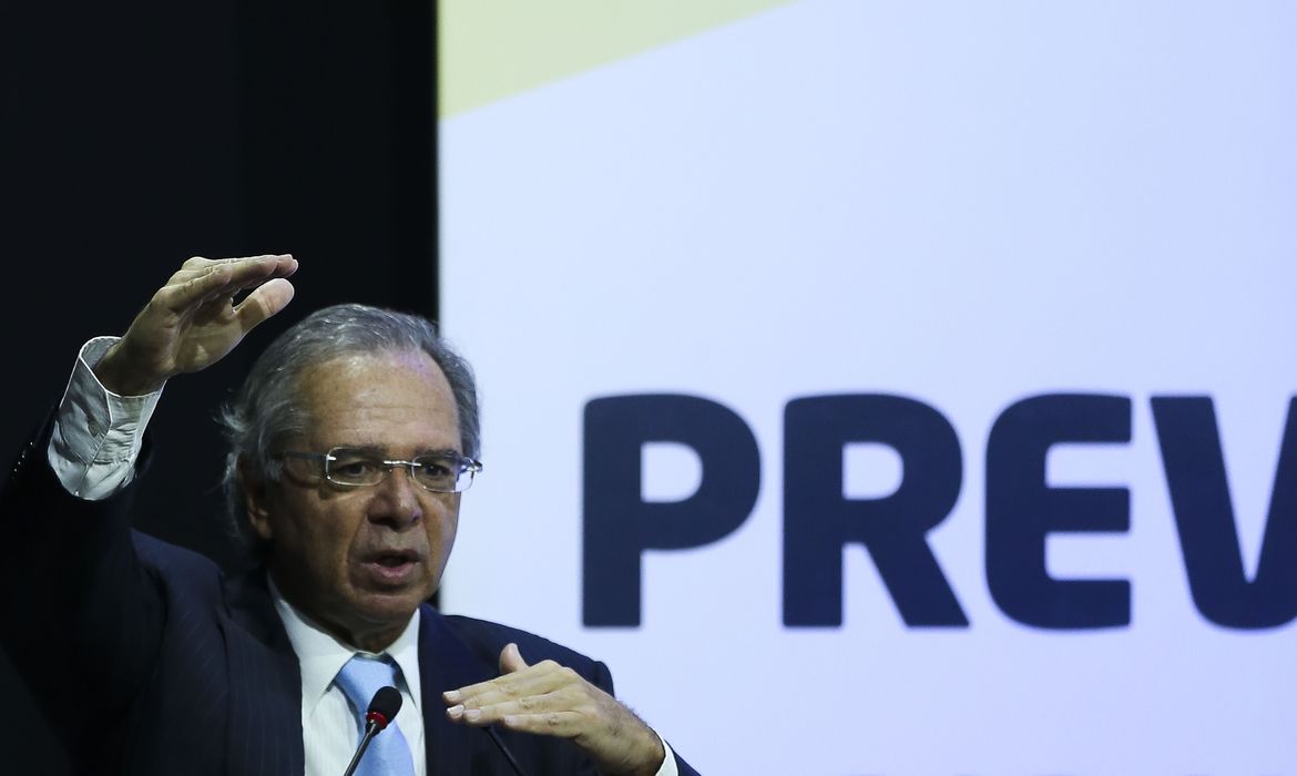 O ministro da Economia, Paulo Guedes, faz palestra na abertura do seminário Previdência: por que a reforma é crucial para o futuro do país? no auditório do edifício sede do Correio Braziliense.

 