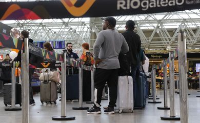 Rio de Janeiro (RJ), 02/10/2023 - Movimento de passageiros no Aeroporto Internacional Tom Jobim, no Galeão, após migração de voos operados no Aeroporto Santos Dumont. Foto: Fernando Frazão/Agência Brasil