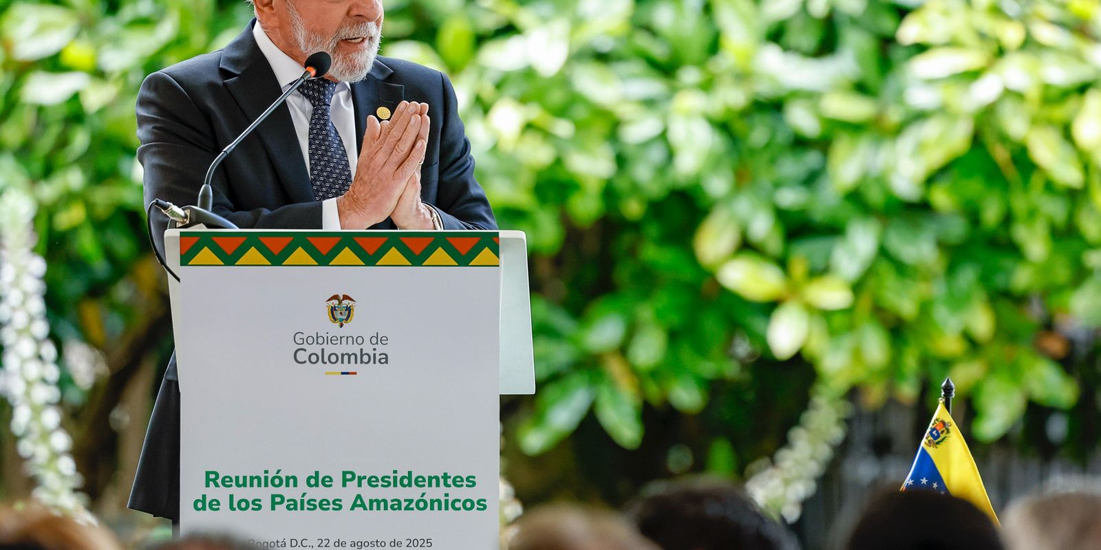 Lula pede nova governança mundial para viabilizar políticas climáticas eficazes na Cúpula da Amazônia em Bogotá