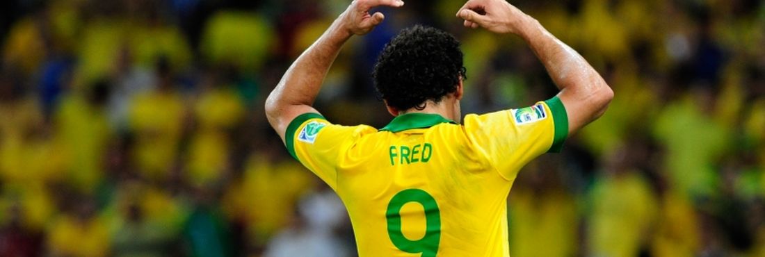 Fred faz terceiro gol do Brasil contra a Espanha, na final da Copa das Confederações