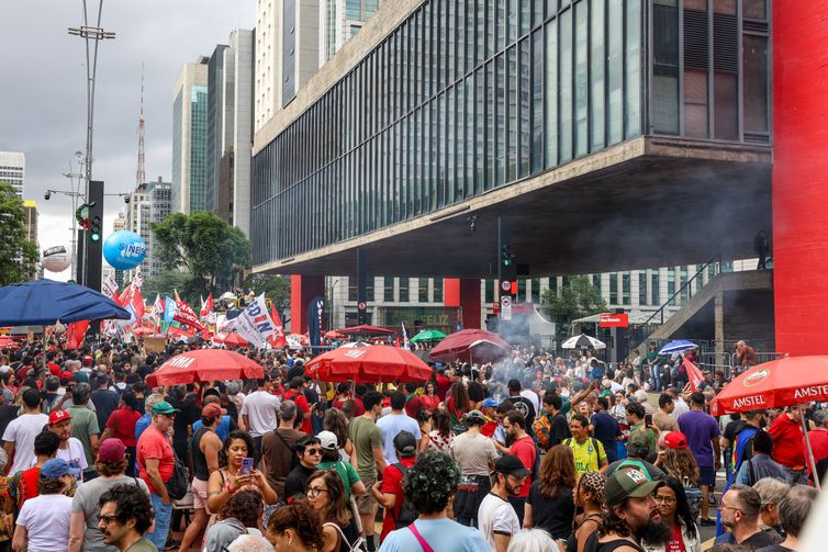 Protestas en las calles contra proyecto que reduce penas a golpistas