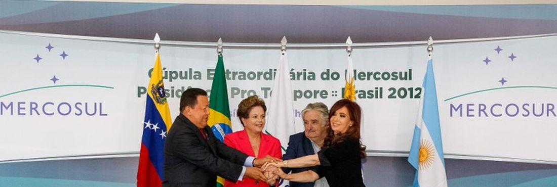 Presidentes Hugo Chávez (Venezuela), Dilma Rousseff, José Pepe Mujica (Uruguai) e Cristina Kirchner (Argentina)