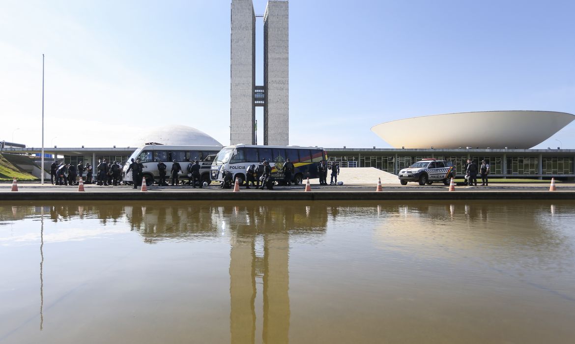 Brasília - Polícias Militar e Legislativa reforçam a segurança no Congresso Nacional durante votação dos destaques da reforma da Previdência Social, na comissão especial na Câmara dos Deputados (Marcelo Camargo/Agência Brasil)