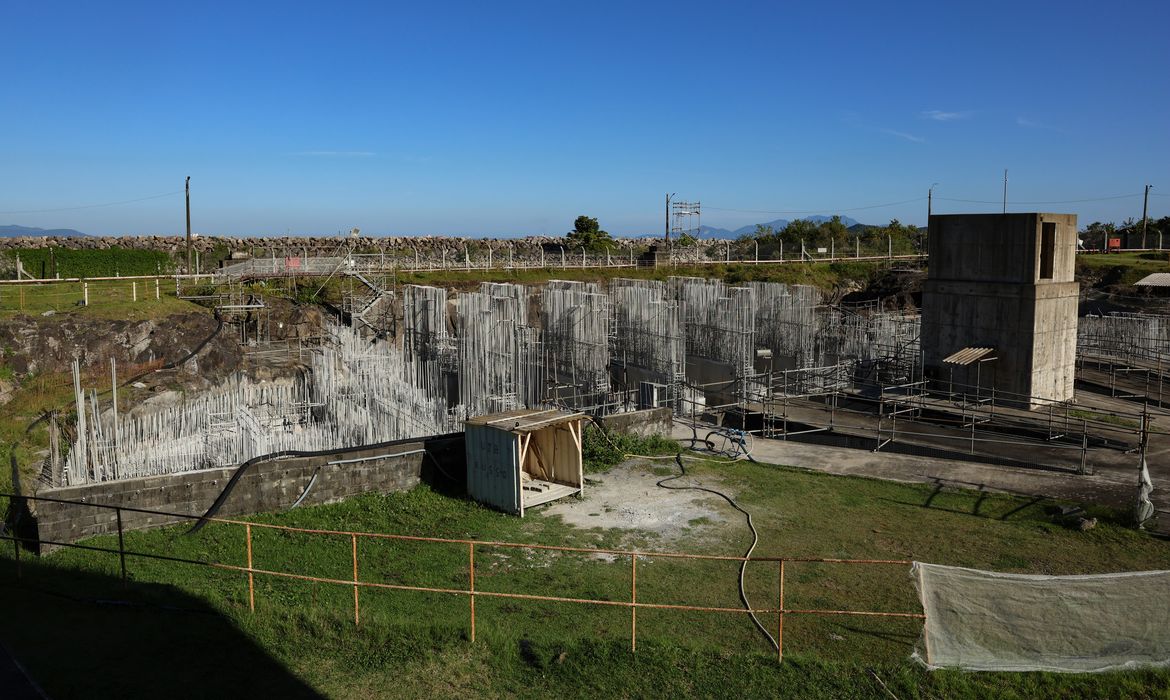 Retomada das obras da Usina Nuclear de Angra 3 divide opiniões Retomada das obras da Usina Nuclear de Angra 3 divide opiniões
