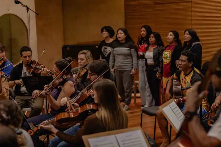 Brasília (DF), 13/03/2026 - FOTO DE ARQUIVO - Coral e orquestra indígena Almai e Amba Wera. Foto: Anna Bogaciovas/Divulgação