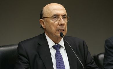 Brasília – O ministro da Fazenda, Henrique Meirelles, durante coletiva sobre meta de inflação (Antônio Cruz/Agência Brasil)