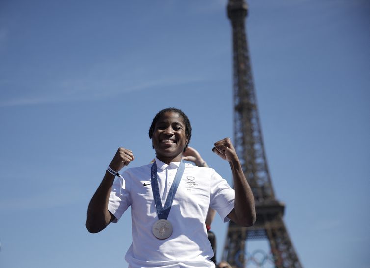 Paris 2024 Olympics - Champions Park medallists celebrations - Champions Park, Paris, France - August 10, 2024. Women's 75kg boxing bronze medallist Cindy Winner Djankeu Ngamba poses during the Champions Park medallists celebrations in front of the Eiffel Tower REUTERS/Louisa Gouliamaki