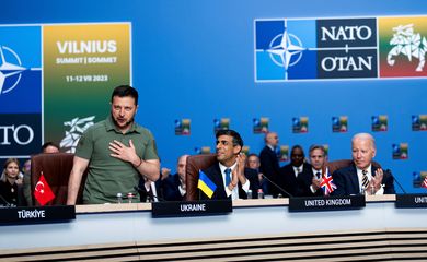 President Volodymyr Zelenskiy of Ukraine receives applause from NATO members, including British Prime Minister Rishi Sunak and President Joe Biden, during a meeting of the NATO-Ukraine Council at the level of Heads of State and Government, with Sweden, at the NATO Summit in Vilnius, Lithuania, Wednesday, July 12, 2023.  Doug Mills/Pool via REUTERS