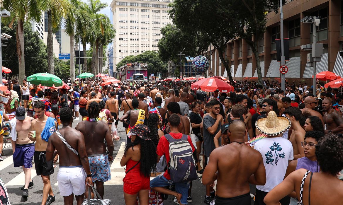 Rio de Janeiro (RJ), 01/02/2025 – O Bloco Carrossel de emoções abre os desfiles de carnaval dos megablocos no centro do Rio de Janeiro. Foto: Tomaz Silva/Agência Brasil