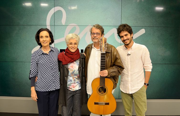 Soraya Ravenle e Luís Filipe Lima homenageiam Dolores Duran, Carmen Miranda e Isaurinha Garcia. 
