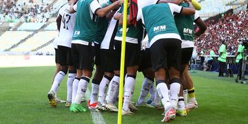 Após vitória sobre o Flamengo, Botafogo assume a liderança do Brasileirão