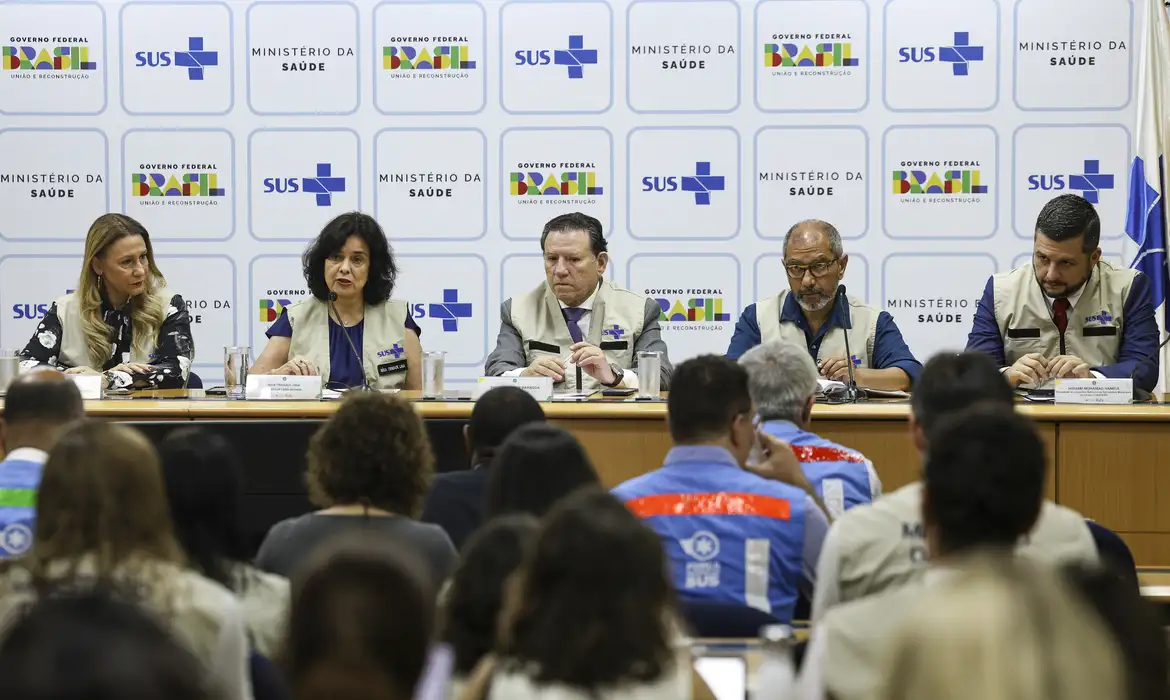 Marcelo Camargo/Agência Brasil Brasília (DF), 09/01/2025 - A ministra da Saúde, Nísia Trindade, participa de anúncio da instalação do Centro de Operações de Emergência (COE) para Dengue e outras Arboviroses e o novo Plano de Contingência Nacional para Dengue, Chikungunya e Zika. Foto: Marcelo Camargo/Agência Brasil