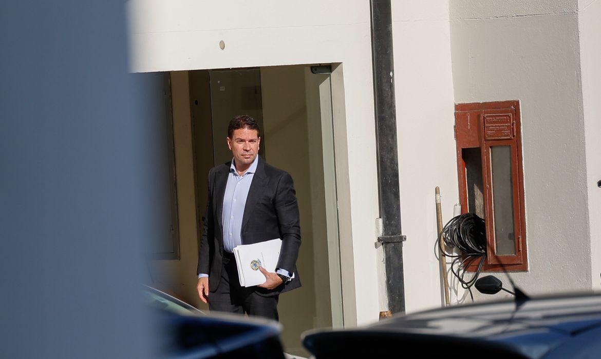 Diputado condenado huyó a EE.UU. vía Guyana, revelan autoridades