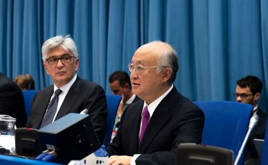 O diretor-geral da Aiea, Yukiya Amano (à dir.), durante a reunião da comissão preparatória para a Conferência de Revisão do Tratado de Não Proliferação de Armas Nucleares (TNP), que ocorrerá em 2020