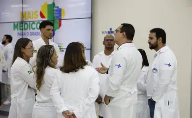 Rio de Janeiro (RJ), 24/04/2025 – Novos médicos do Programa Mais Médicos durante visita no Super Centro Carioca de Saúde, em Benfica. Foto: Fernando Frazão/Agência Brasil