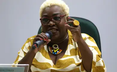 Rio de Janeiro (RJ), 01/03/2024 - Bia Nunes, presidente da Acquilerj, fala durante o Seminário Quilombola Nego Bispo, na Defensoria Pública do Rio de Janeiro, centro da cidade. Foto: Tânia Rêgo/Agência Brasil