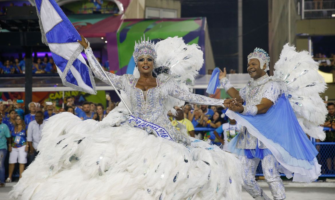 Rio de Janeiro - A escola de samba Beija-Flor se apresenta no Desfile das Campeãs do Carnaval do Rio, na Sapucaí. (Foto: Tânia Rêgo/Agência Brasil)