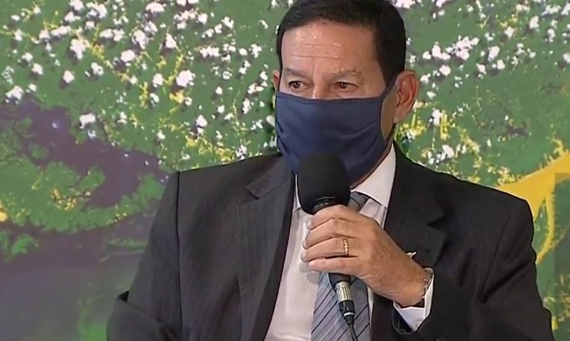 O Vice-presidente Hamilton Mourão e ministros de Estado, conversam com jornalistas sobre as operações de combate ao desmatamento e repressão de crimes na Amazônia Legal.