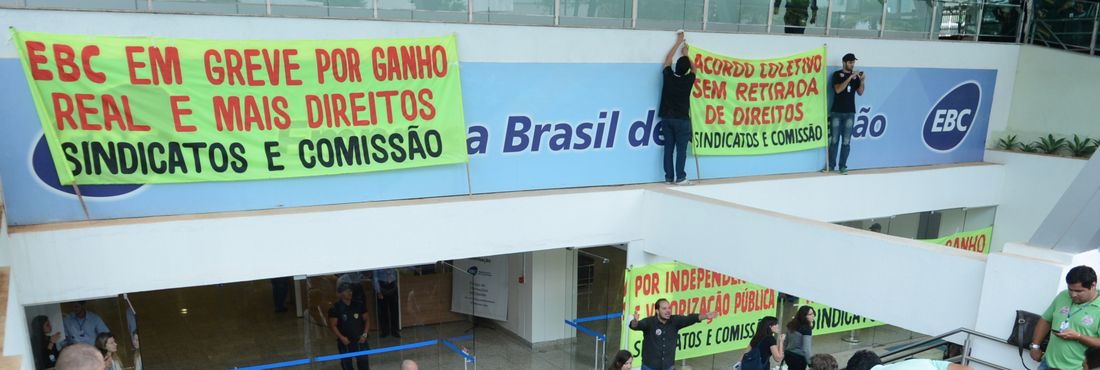 Empregados da Empresa Brasil de Comunicação (EBC) entraram em greve a partir das 16h de hoje (7), após rejeitarem proposta apresentada como a última possível pela empresa. Uma assembleia de avaliação do movimento está prevista para amanhã (8), às 13h