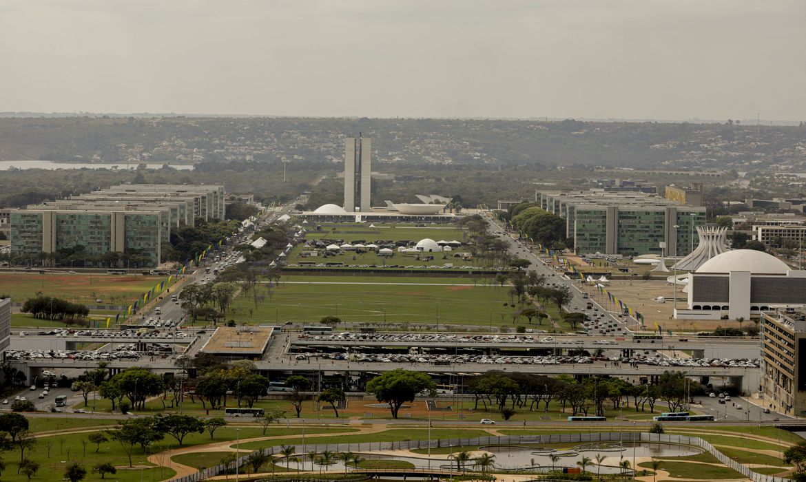 Brasília (DF) - 05/09/2023 - Vista da Esplanada dos Ministérios preparada para receber o desfile de 7 de setembro
Foto: Joédson Alves/Agência Brasil