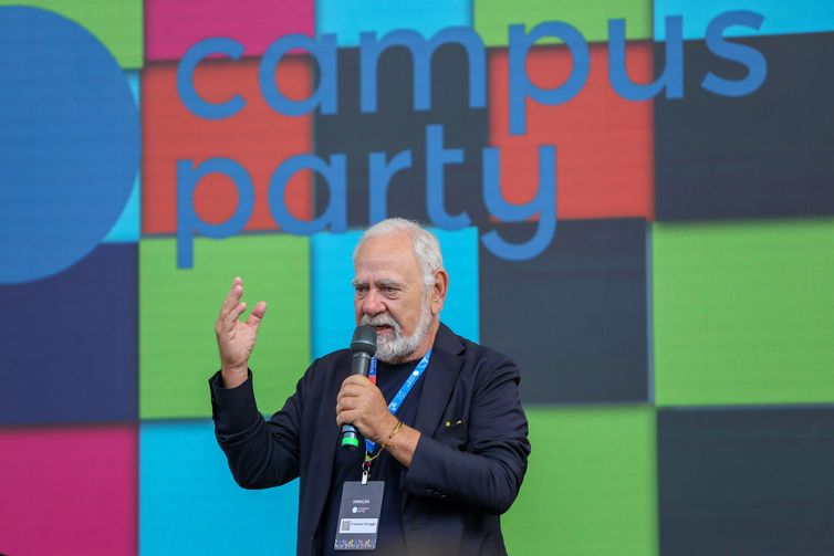 Fabio Rodrigues-Pozzebom/ Agência Brasil Brasília (DF) O presidente de honra do Instituto Campus Party, Francesco Farruggia, fala com a imprensa durante a 5º Campus Party Brasília começa nesta quarta-feira (5) e vai até domingo (9), no Estádio Mané Garrincha. Foto: Fabio Rodrigues