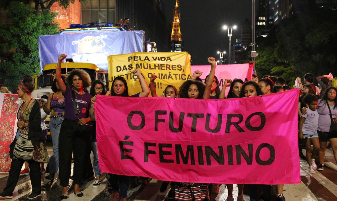 São Paulo (SP), 08/03/2023, Manifestação de 8 de Março, em defesa dos direitos das mulheres, na Avenida Paulista.
