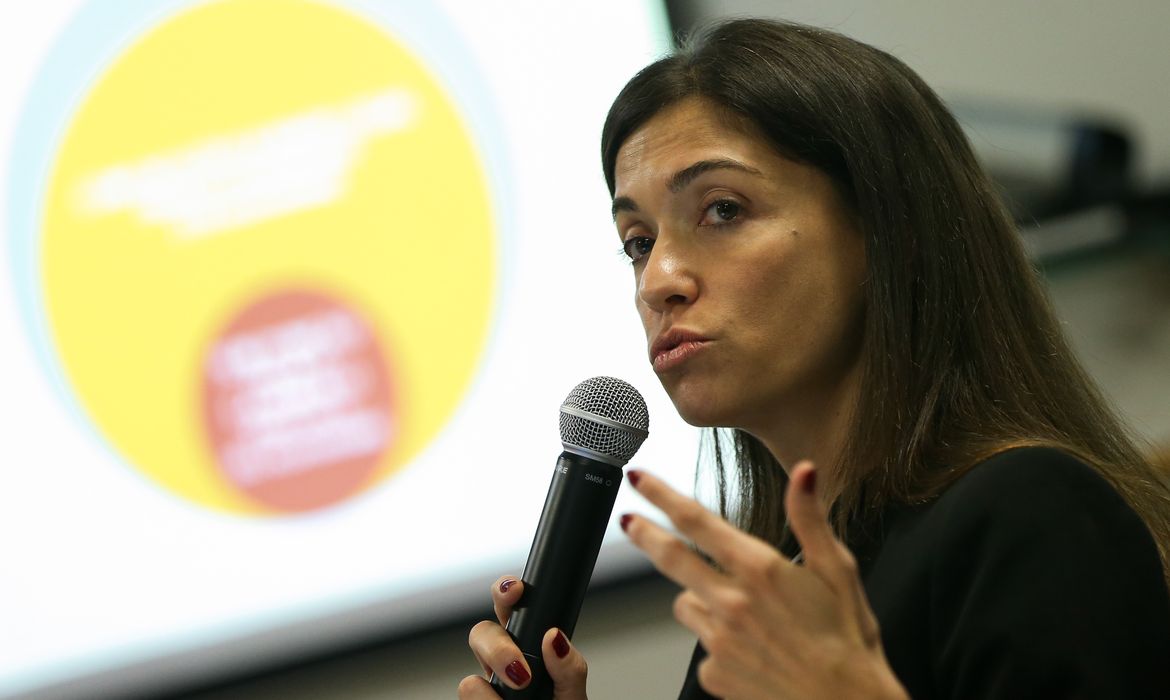Brasília - A pesquisadora do Banco Mundial, Paula Tavares, durante lançamento do relatório “Fechando a Brecha: Melhorando as Leis de Proteção à Mulher contra a Violência”  (Marcelo Camargo/Agência Brasil)