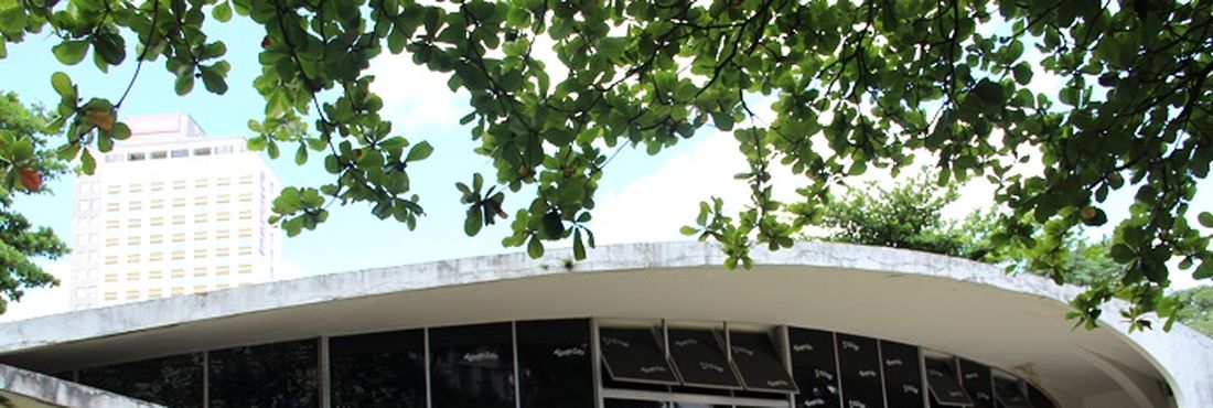 Escola Estadual de Belo Horizonte Escola Estadual Governador Milton Campos em Belo Horizonte, primeira escola estadual de Minas Gerais obra do arquiteto Oscar Niemeyer inaugurada em 1956