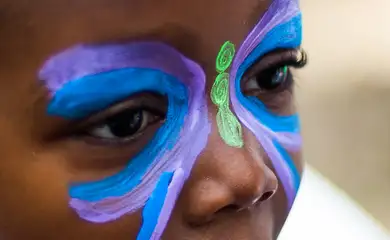 Quilombinho – lounge infantil (pintura de rosto, oficinas, brinquedos, cineminha, contação de histórias), no Festival Latinidades (Marcello Casal Jr/Agência Brasil)