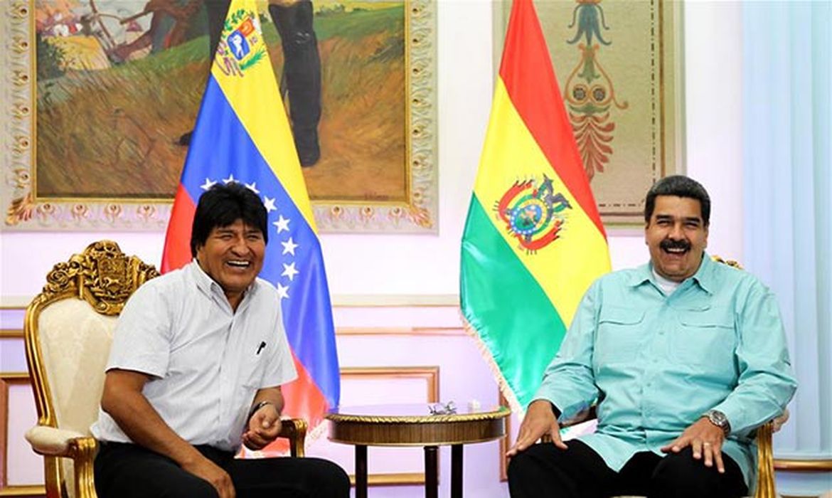 Nicolás Maduro e Evo Morales durante encontro no Palácio de Miraflores, sede do governo venezuelano, em Caracas