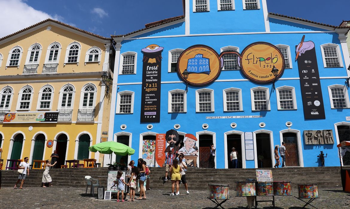 Rovena Rosa/Agência Brasil Salvador (BA), 10/08/2024 - Fachada da Fundação Casa de Jorge Amado durante a Festa Literária Internacional do Pelourinho - Flipelô, que homenageia Raul Seixas, no Largo do Pelourinho. Foto: Rovena Rosa/Agência Brasil
