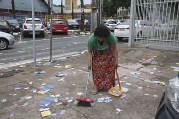 Antonio Cruz/Agência Brasil Eleições,Eleitores em Filas de Votações no Unieuro e Colegio Lasalle.