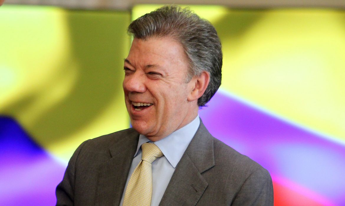 O Prêmio Nobel da Paz foi anunciado hoje para o presidente da Colômbia Juan Manoel Santos, por seus esforços para alcançar um Acordo com as Forças Armadas Revolucionárias da Colômbia, após mais de 50 anos de conflito