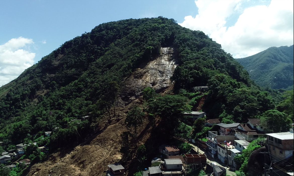 Imagens de drone das áreas de deslizamento de encosta em Petrópolis, em decorrência das fortes chuvas que atingiram a região serrana do Rio de Janeiro